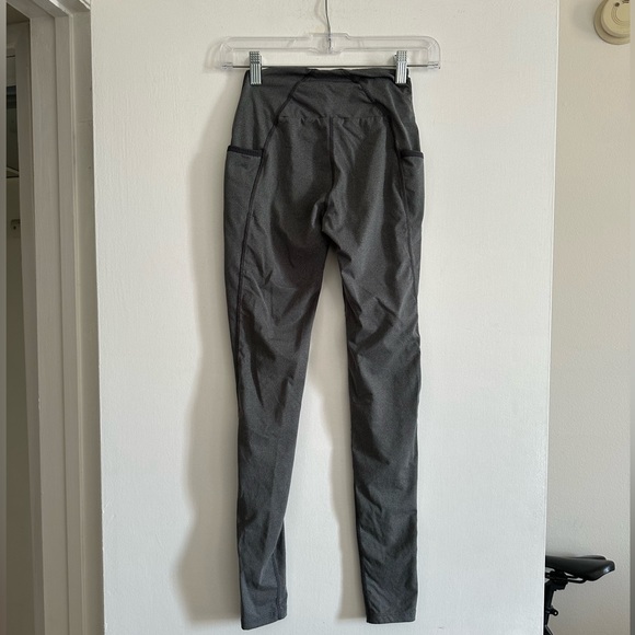 Gymshark Gray Athletic ‘Dry’ Stretchy Activewear Leggings size XS EUC - Picture 4 of 7